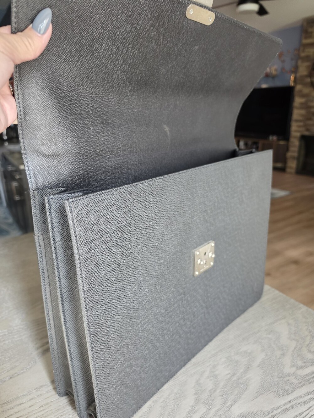 Authentic Louis Vuitton Luxury Men's Briefcase - Black/grey Leather - Picture 16 of 16